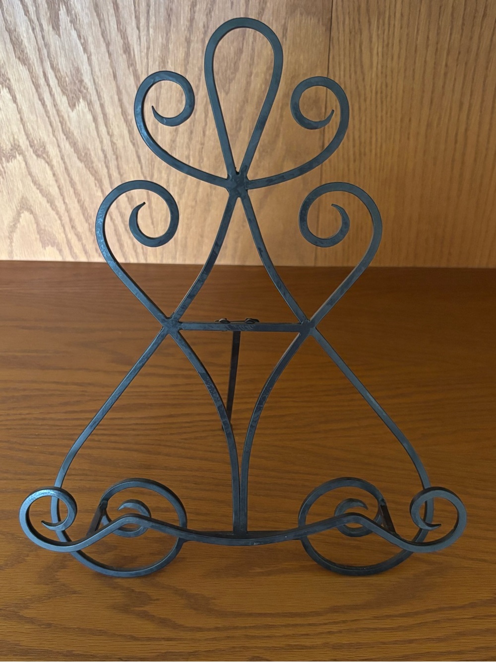 Decorative Metal Scroll Easel Stand in Black